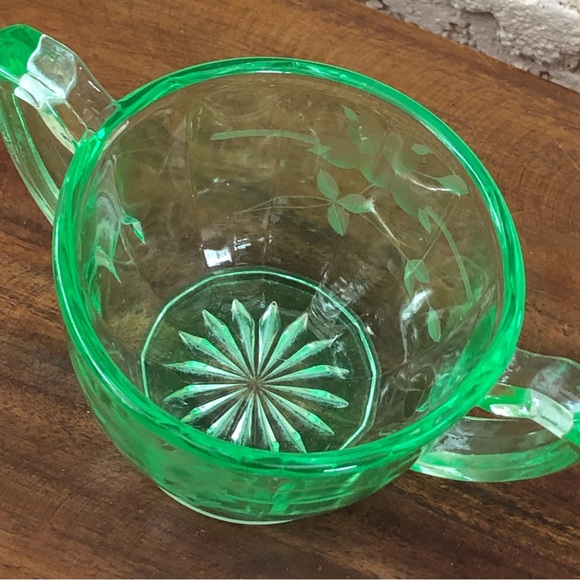 Vintage Vaseline Or Uranium Sugar Bowl Depression Glass - Picture 10 of 10